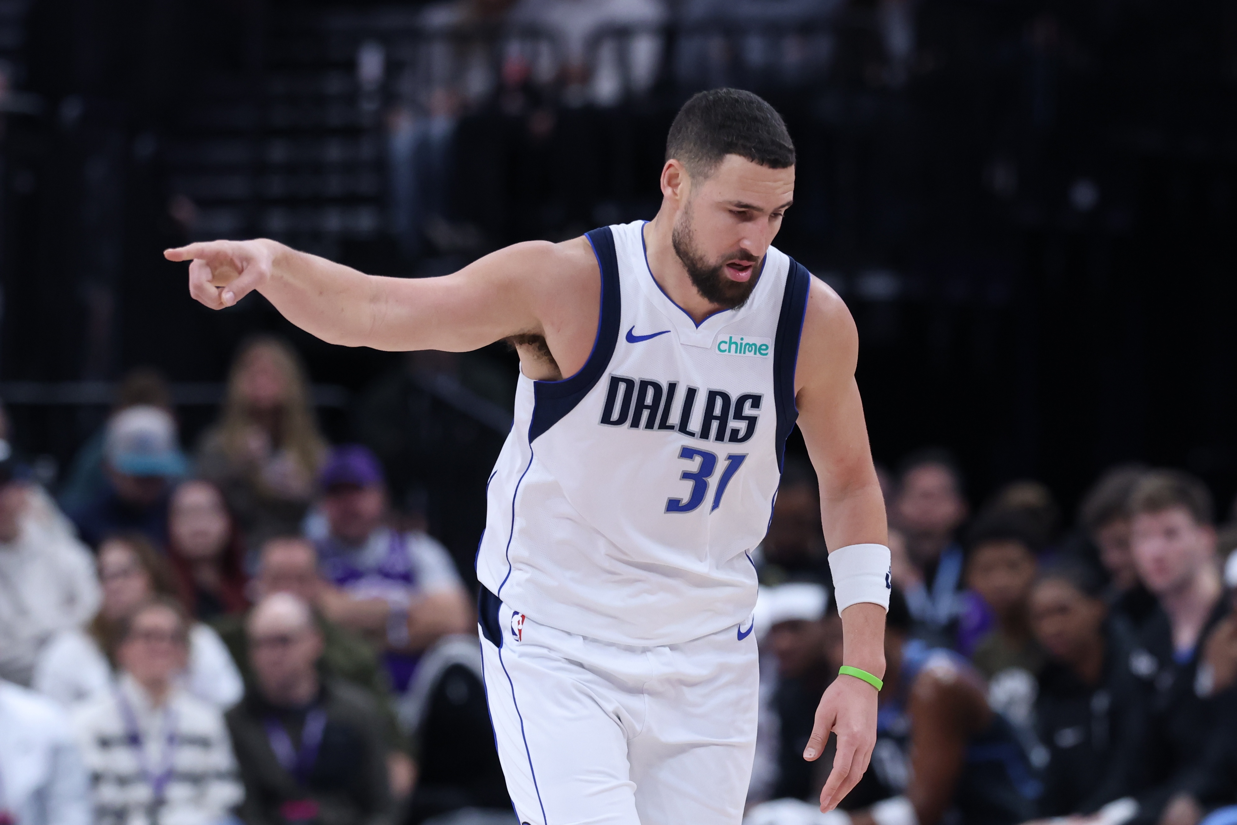 🎯克莱命中生涯第2800记三分 历史第5位&amp;距离超越利拉德还差5记